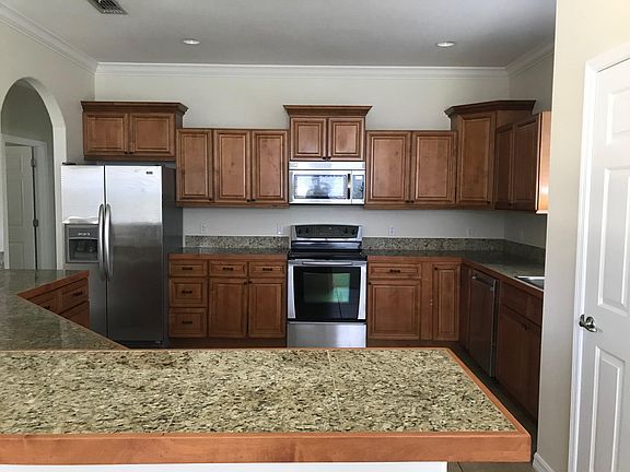 Large, Open Kitchen w/ Closet Pantry & Breakfast Bar. Granite Tile counter tops, Stainless appliances, Ample cabinets & Prep spa