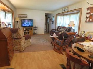 1 Foxrun Ln, Brimfield, MA 01010