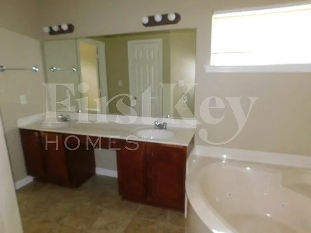 4655 Tulip Creek Dr — Photo 13