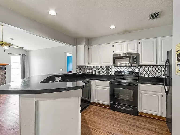 2 bed, 1250 sqft, $2,000 — Photo 3