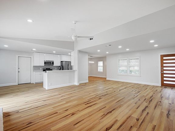 4th image of 2207 Kenbridge Dr