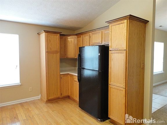 4th image of 5092 Emmert Dr