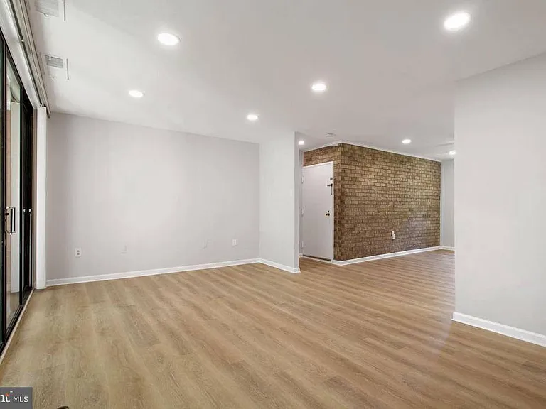 728 Quince Orchard Blvd #201 — Photo 4