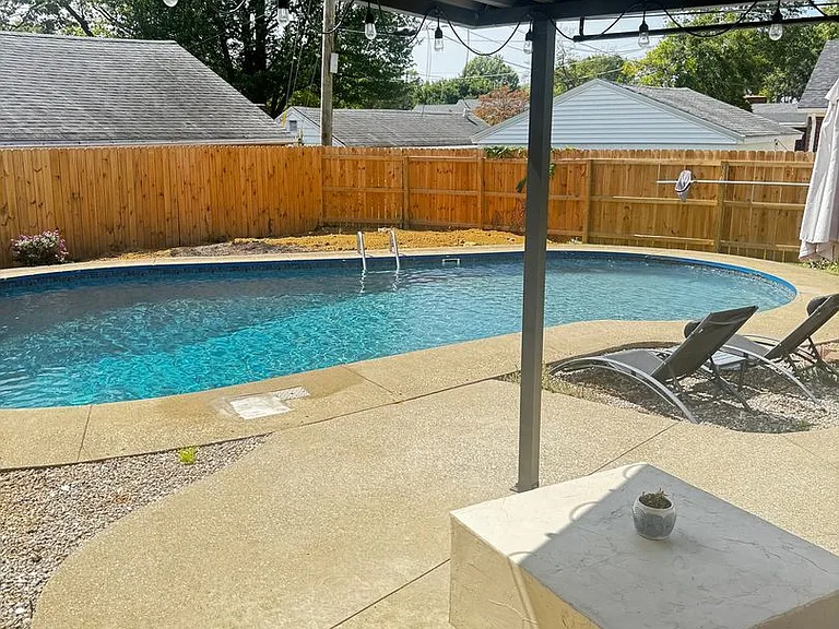 2114 Robin Rd — Photo 2