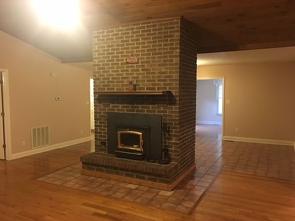 4th image of 151 Nightingale Ln
