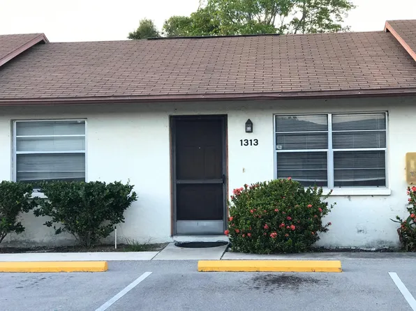 1313 54th Ave E, Bradenton, FL 34203
