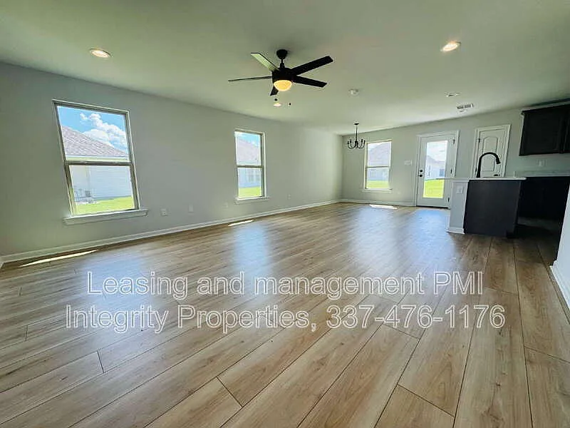 3 bed, 2.0 bath, 1394 sqft, $1,850 — Photo 3