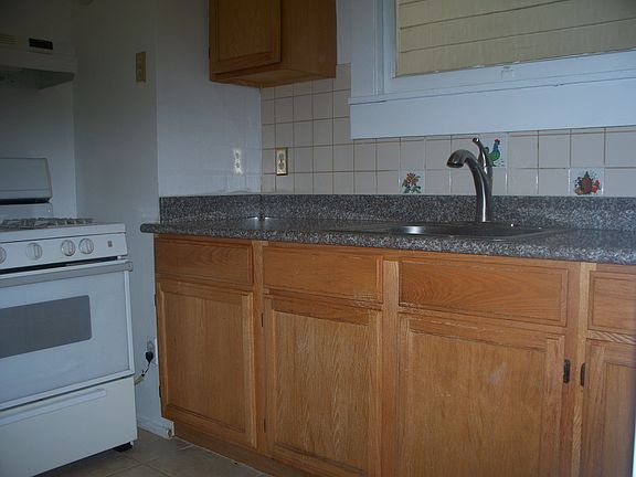 2nd image of 2526 Van Ness Ave APT 7