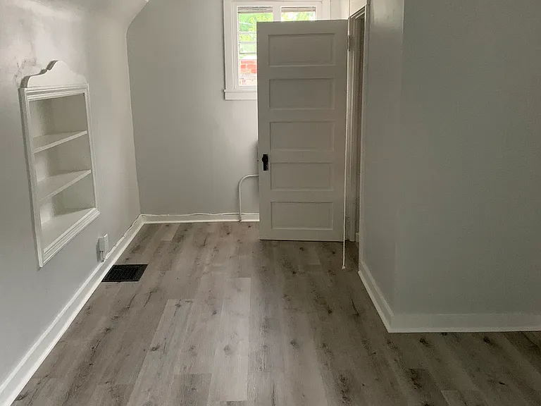 32 Shaffner St #A — Photo 8