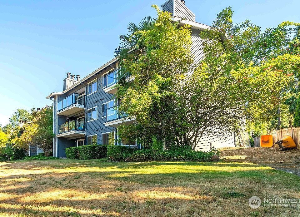 1st image of 4171 W Lake Sammamish Parkway SE #A101