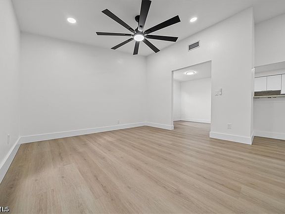 5th image of 18290 Columbine Rd