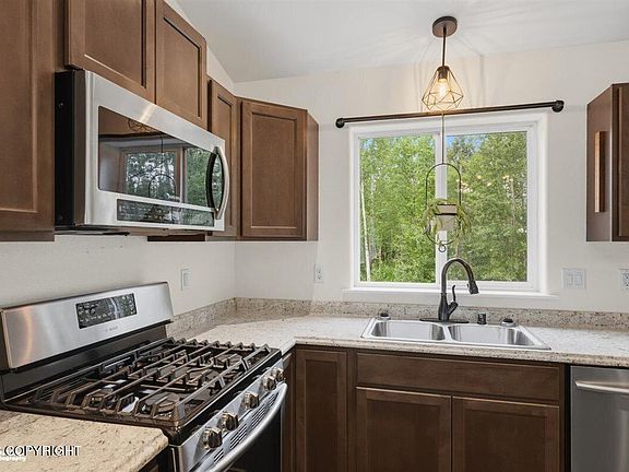 5th image of 836 W Wilder Ave
