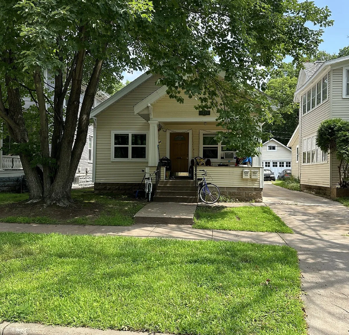 3 bed, 1.0 bath, $470 — Photo 1