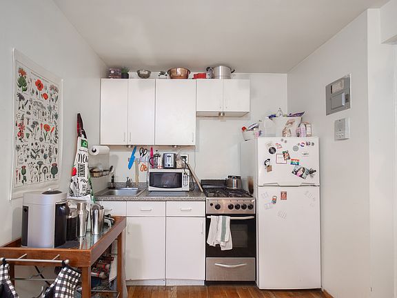 4th image of 331 E 17th St #1A