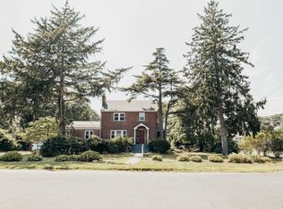 28 Champlin Ave, East Islip, NY 11730