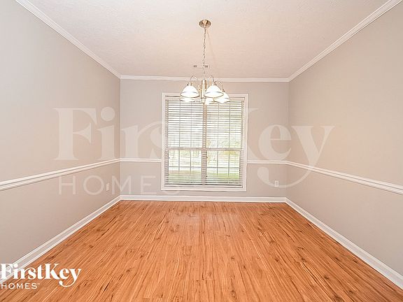 3rd image of 3512 Tiffany Dr SE