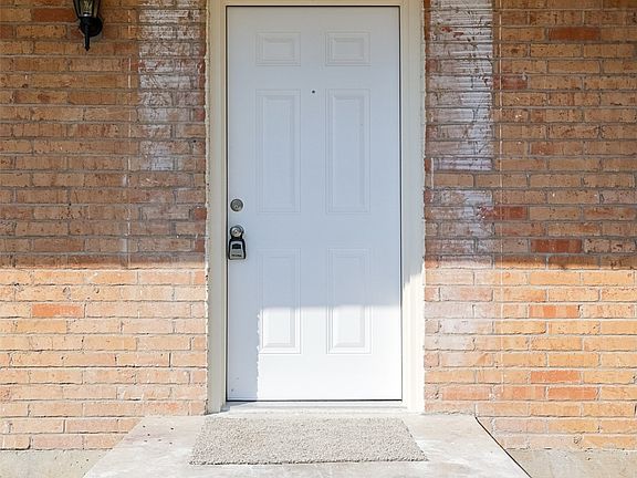 2nd image of 5055 Ridglea Ln APT 1105