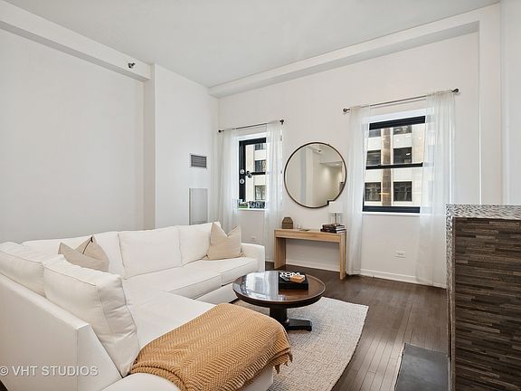 4th image of 6 N Michigan Ave Unit 1206