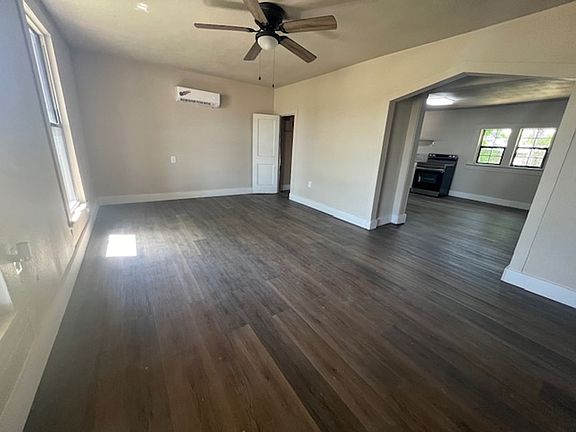 3rd image of 1034 Foster Ln