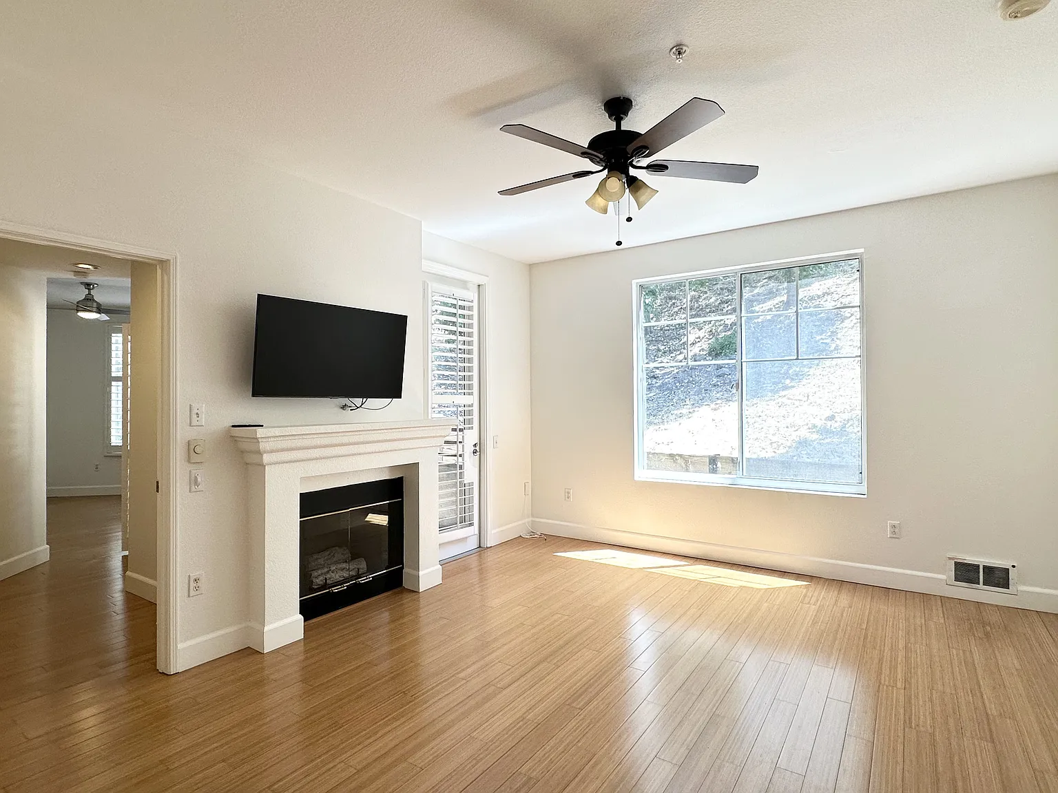 2 bed, 1119 sqft, $3,495 — Photo 3