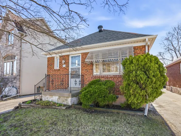 62 Binswood Ave, Toronto, ON M4C 3N7
