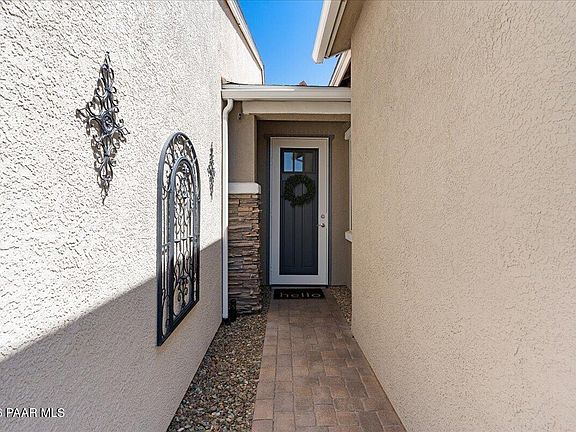 3rd image of 12692 E Roca St