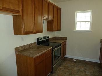 3rd image of 1020 Hill St