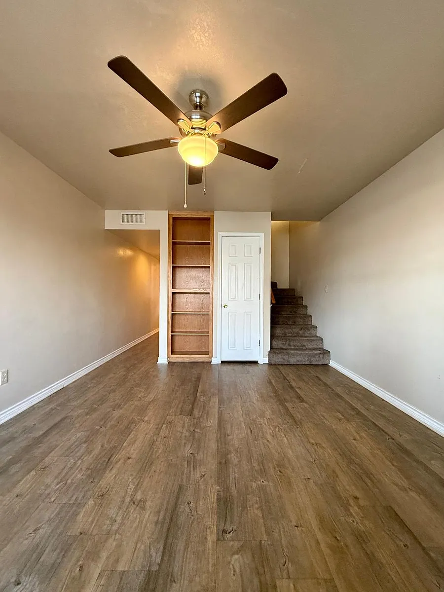 Building Photo - 179 W Davis St #3