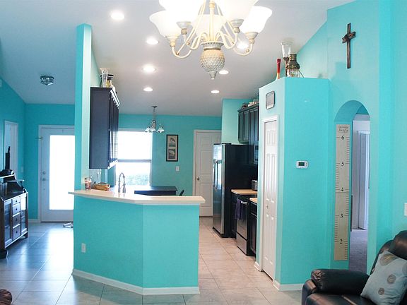5th image of 10 Twin Aspen Cir