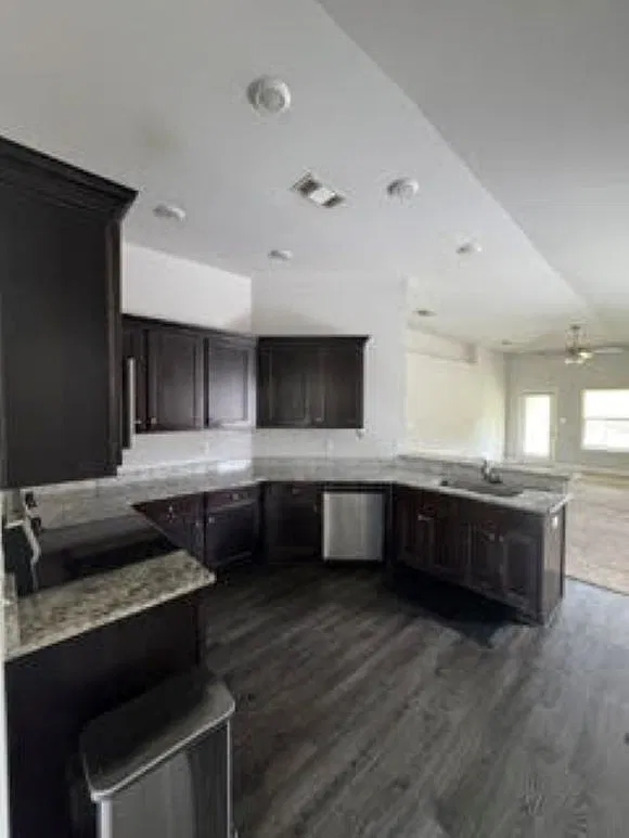 4 bed, 2030 sqft, $2,000 — Photo 4