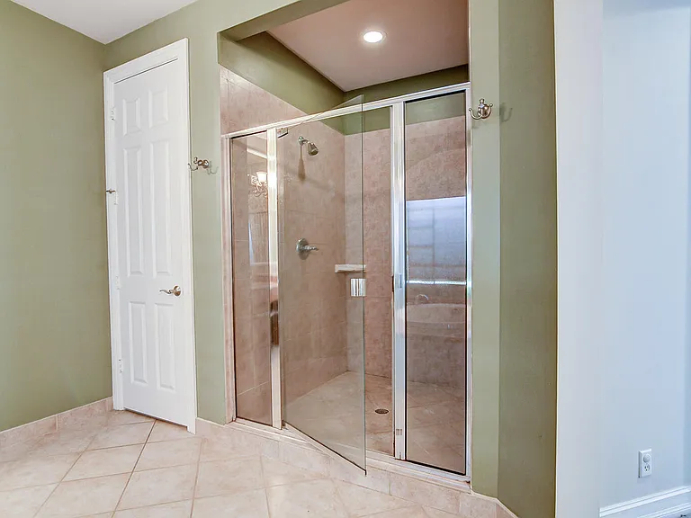 670 Edgebrook Ln — Photo 60