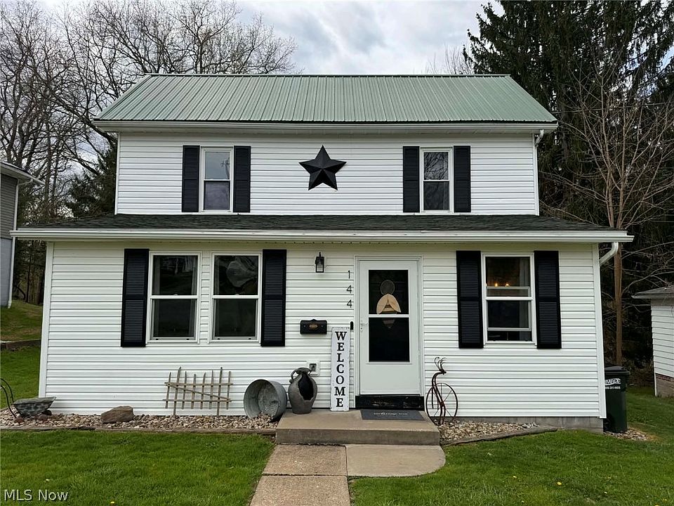 1st image of 144 2nd St SE