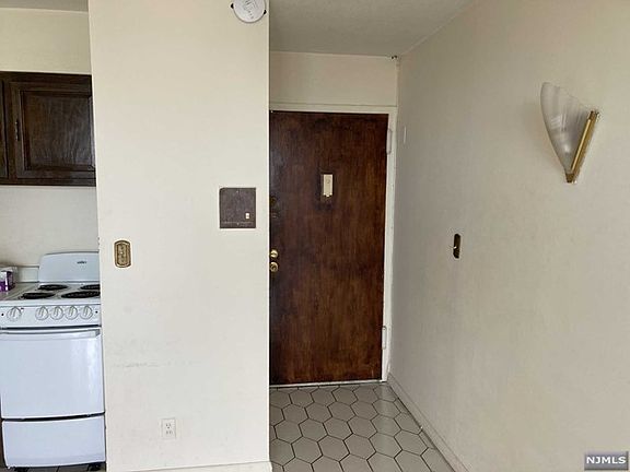 2nd image of 1590 Anderson Ave APT 19