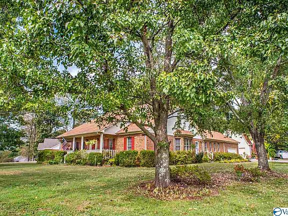 3rd image of 213 Arrowfeather Dr NE