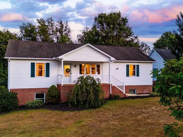 88 Yarmouth Rd, Stuarts Draft, VA 24477