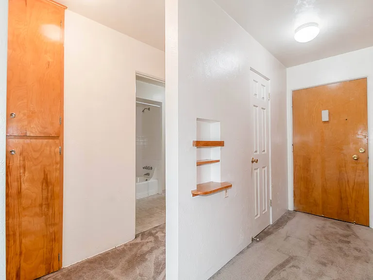 Nevada Villa Apartments — Photo 17