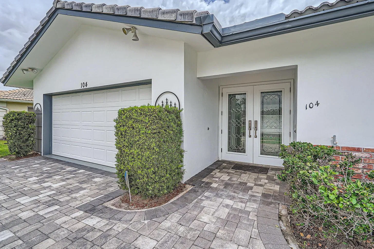4 bed, 2.0 bath, 2035 sqft, $5,950 — Photo 1