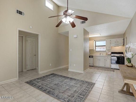 3rd image of 206 Village Square Dr