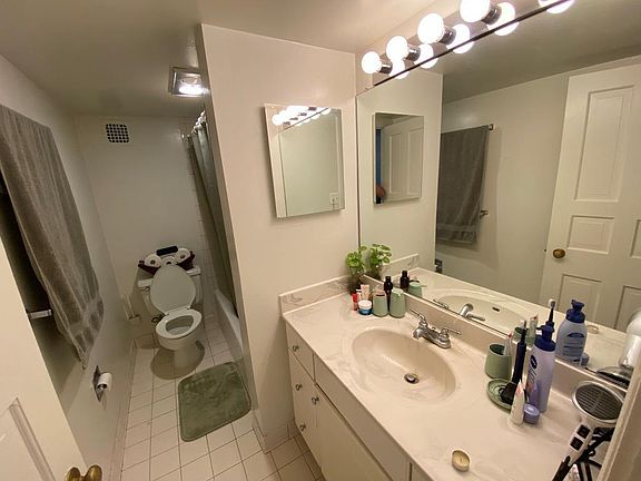 4th image of 1001 Wilson Blvd #305