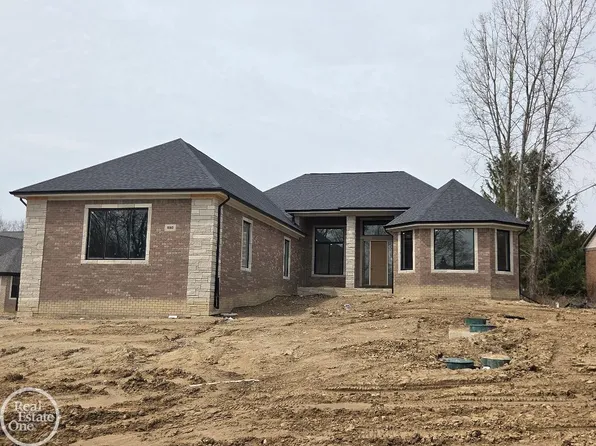 54840 Washington St, Chesterfield, MI 48047