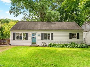 1431 Pin Oak Dr, Akron, OH 44312