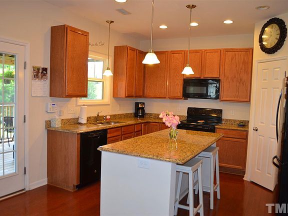 5th image of 408 Five Pine Ct