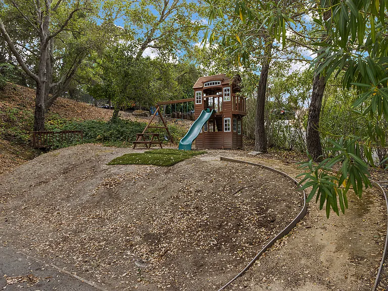 20 Richelle Ct — Photo 43