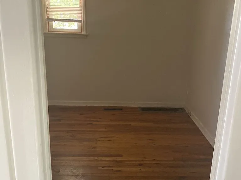 2617 N Altamont St — Photo 15