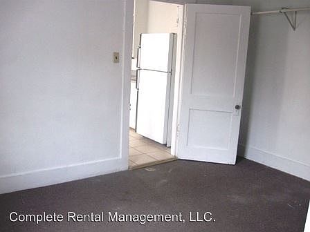 3rd image of 909 1/2 E 6th St
