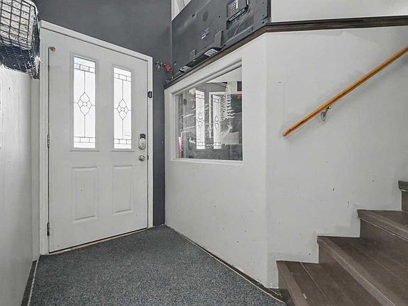 3rd image of 8 E Pinnacle Way