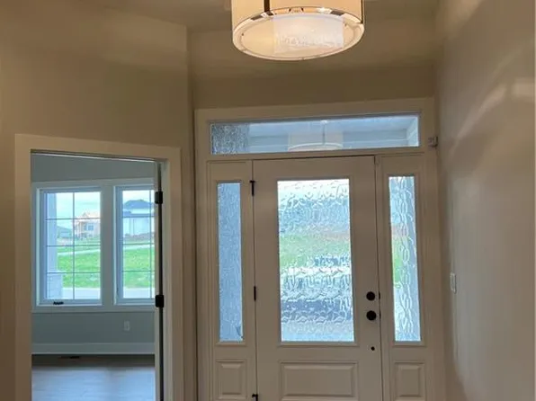 2407 W 177th Ter, Overland Park, KS 66085