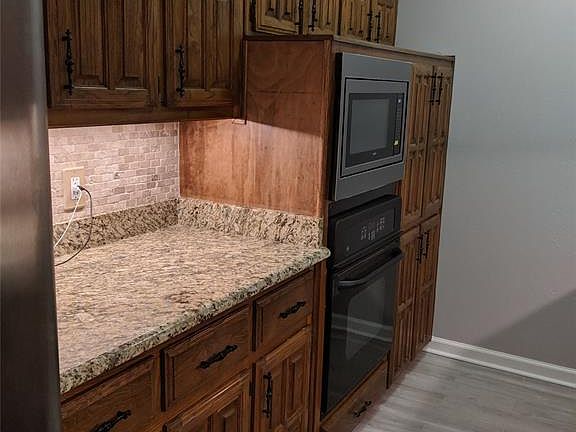 4th image of 2147 Willow Pl #B