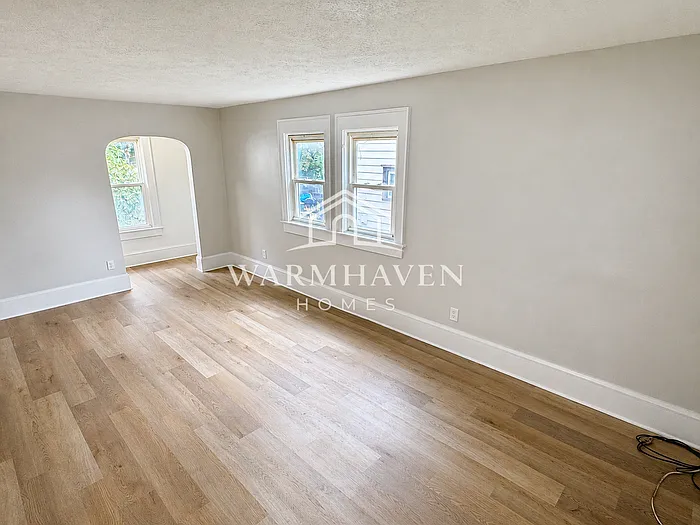 2137 12th St SW — Photo 2