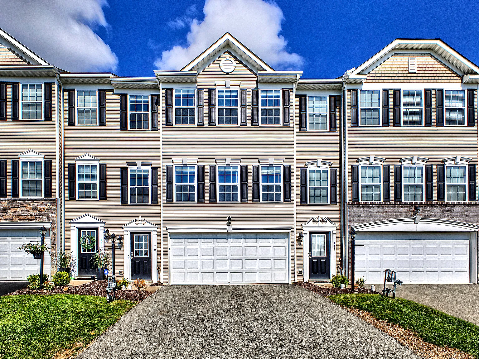 3 bed, 2.5 bath, 1565 sqft, $2,750 — Photo 1